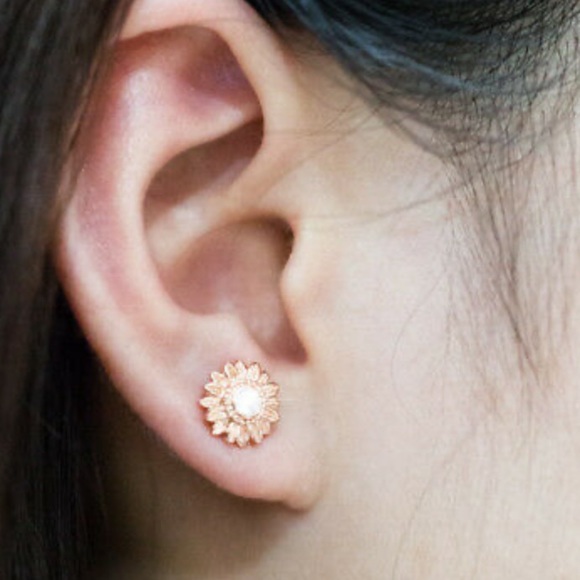 New 18k rose gold plated stud earrings - Picture 5 of 5